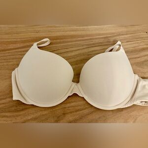 SKIMS FITS EVERYBODY PUSH-UP BRA
SAND / 38 / B